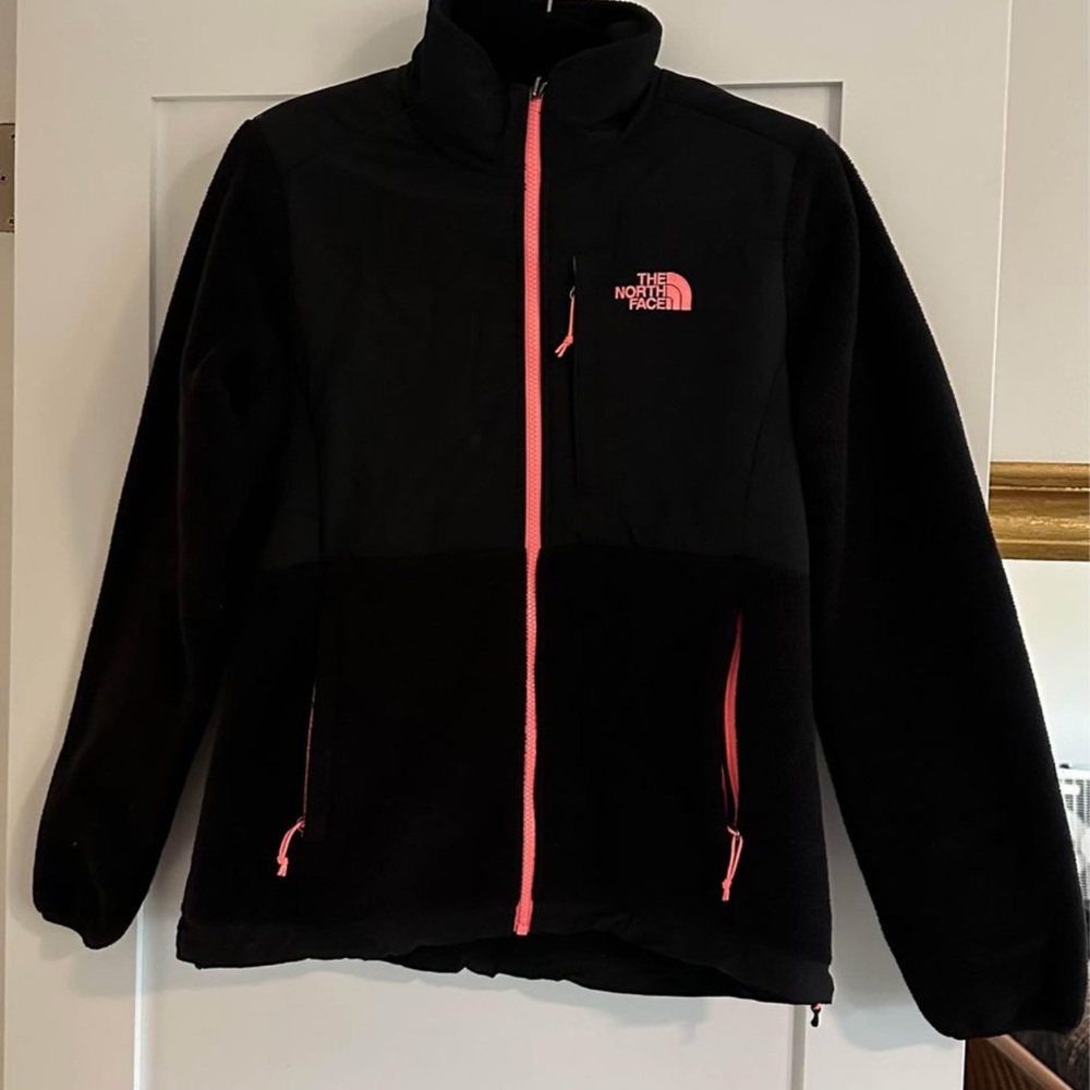 North face Denali women’s medium black with pink accents